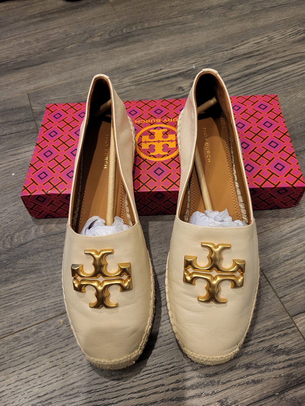 NWT Tory Burch Cream Leather Espadrille Flats with Gold Logo Emblem